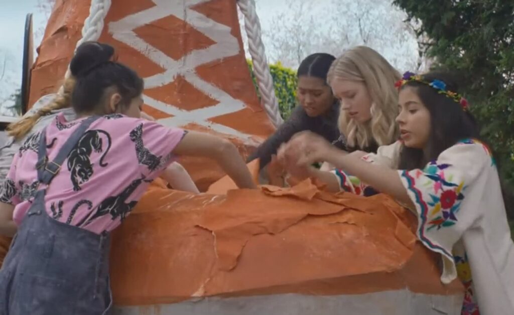 The Parade Float - The Baby-Sitters Club Season 2 Episode 8