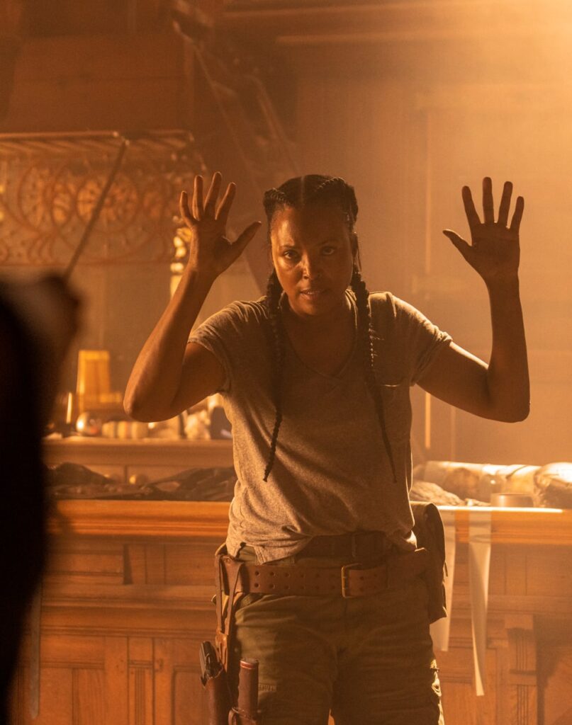 Hands Up, Mickey! - Fear the Walking Dead
