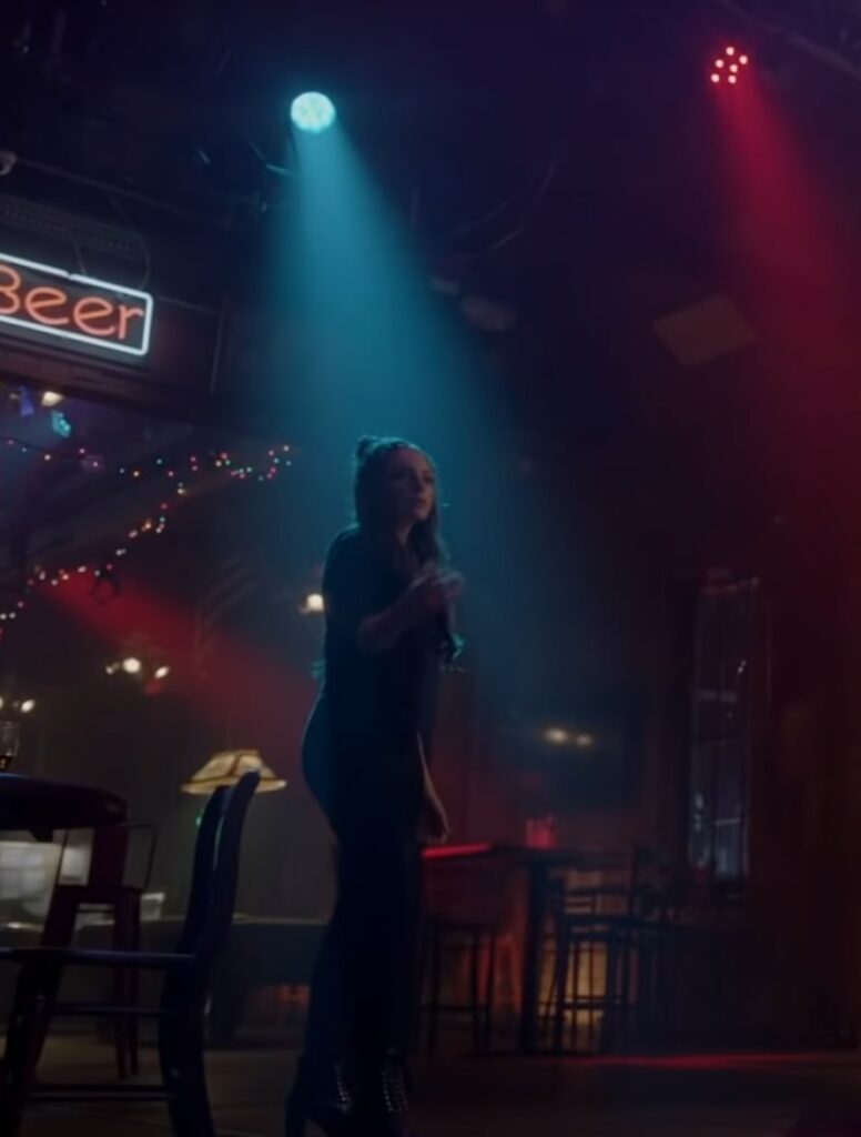 Hope in the Bar - Legacies Season 4 Episode 5