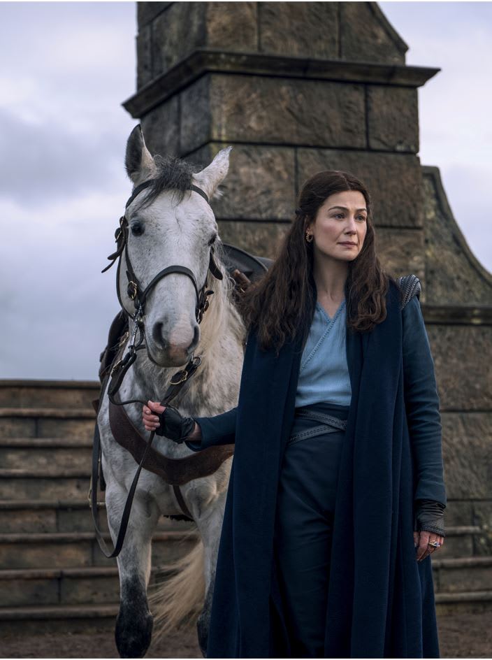Moiraine at The Gate - The Wheel of Time Season 1 Episode 6