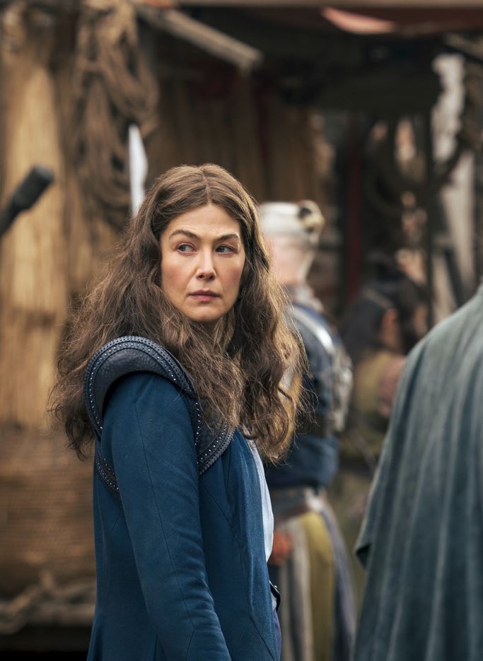 Moiraine Looking Over Her Shoulder - The Wheel of Time Season 1 Episode 7