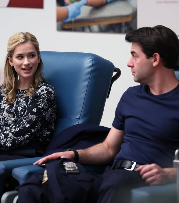 Supporting Jenny-tall - Ordinary Joe Season 1 Episode 12