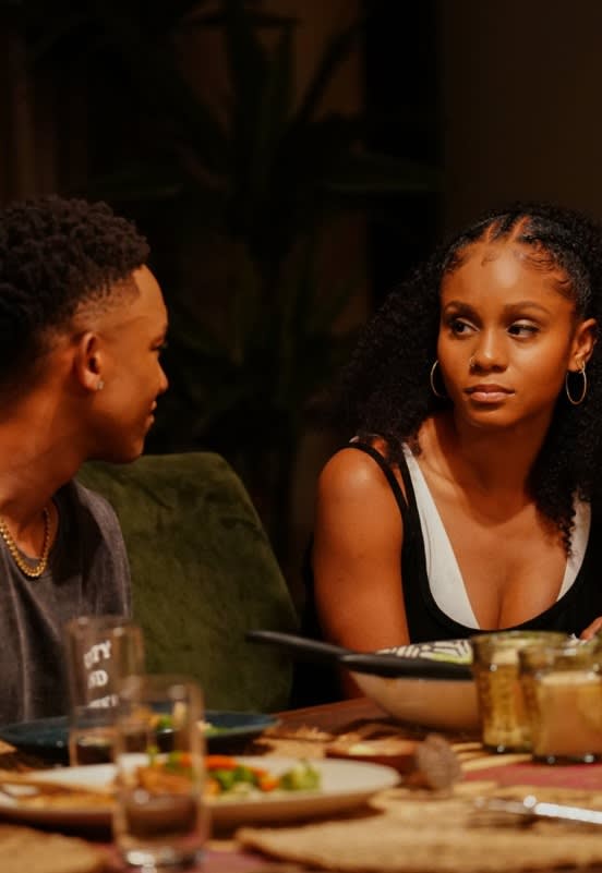 Connections Made - All American: Homecoming Season 1 Episode 1