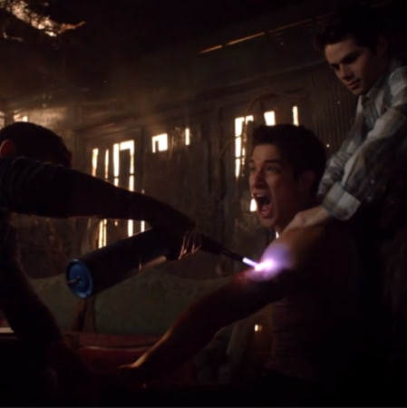 Derek tattoos Scott - Teen Wolf