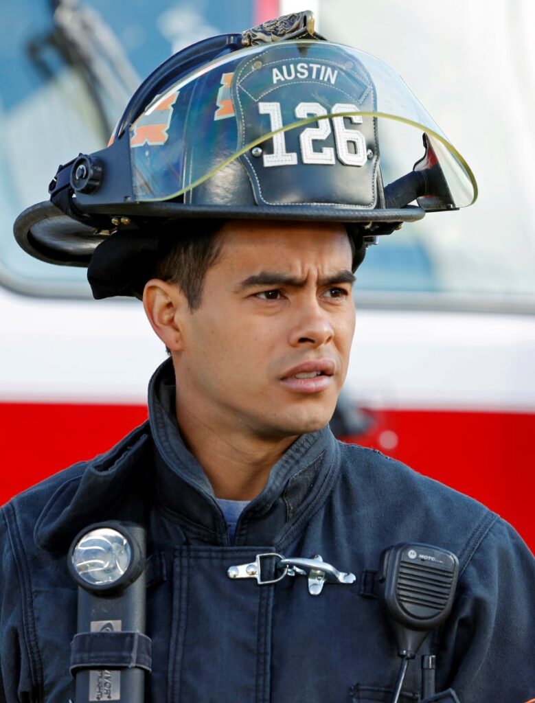 Chavez on a Call -tall - 9-1-1: Lone Star Season 3 Episode 13