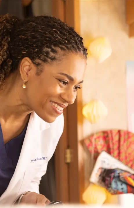 Maggie Talks to Fernanda -tall - Grey's Anatomy Season 18 Episode 14