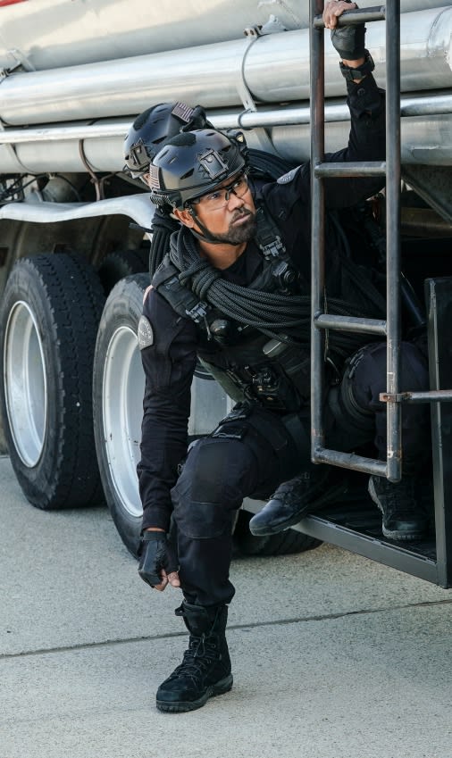 Keeping Watch - Tall - S.W.A.T. Season 5 Episode 19