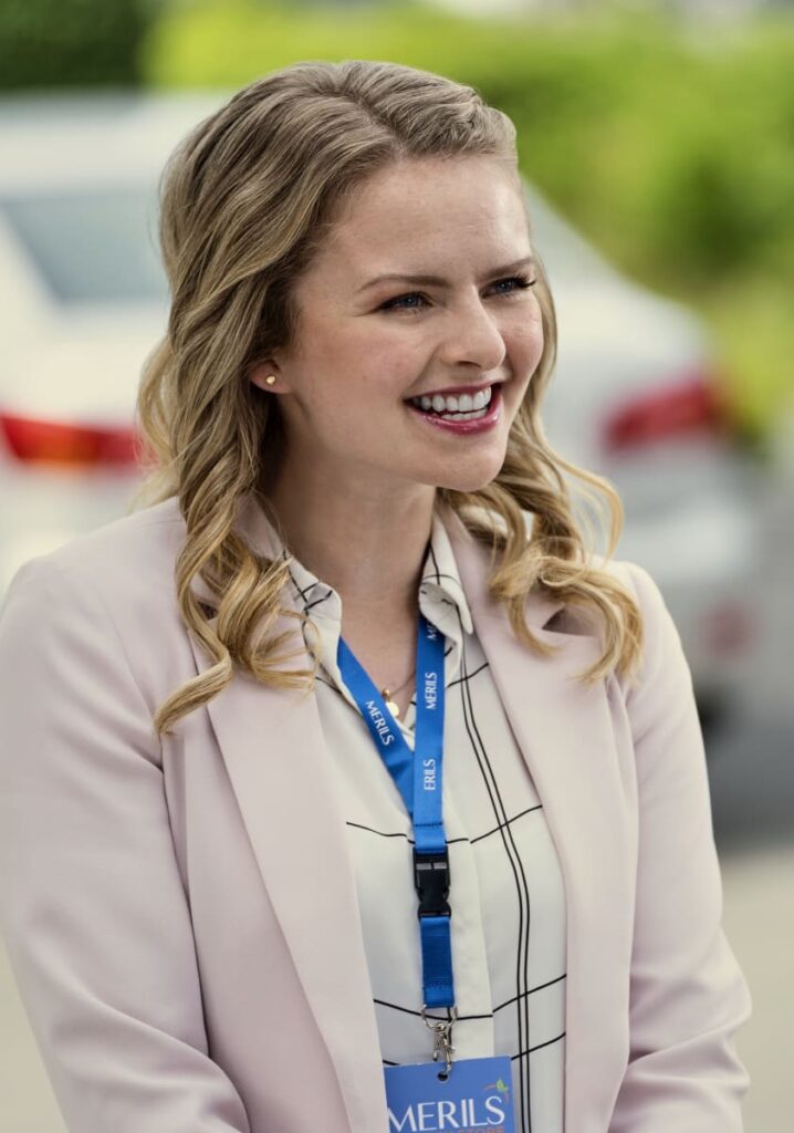 Kyra Smiles on Romance to the Rescue