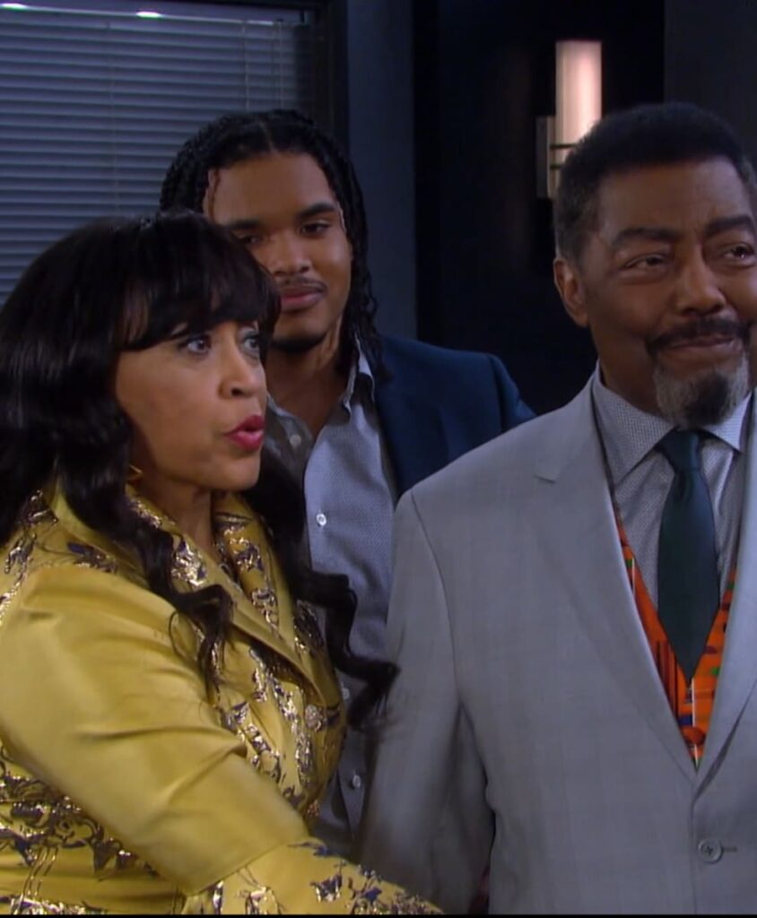 Abe and Paulina Go On The Attack - Days of Our Lives