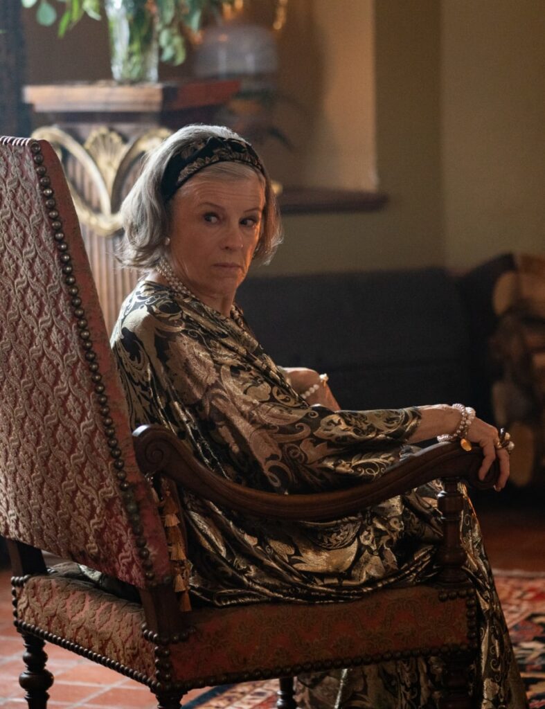 Mavis Bell -tall - In The Dark Season 4 Episode 1