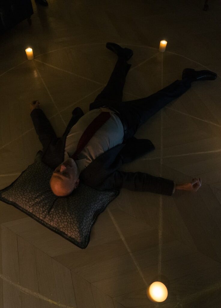 Kurt Goes All the Way - Evil Season 3 Episode 8