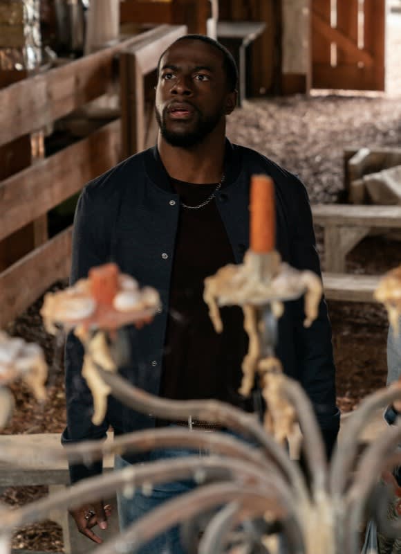Look For Answers - Tall - Roswell, New Mexico Season 4 Episode