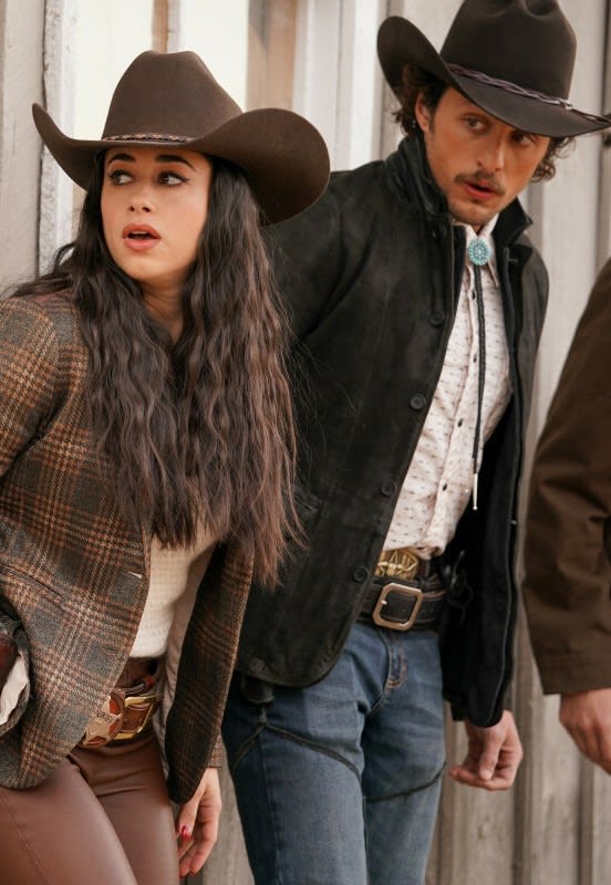 Hiding Out - Roswell, New Mexico Season 4 Episode 9
