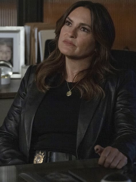 Directing Her Detectives - Law & Order: SVU Season 25 Episode 2
