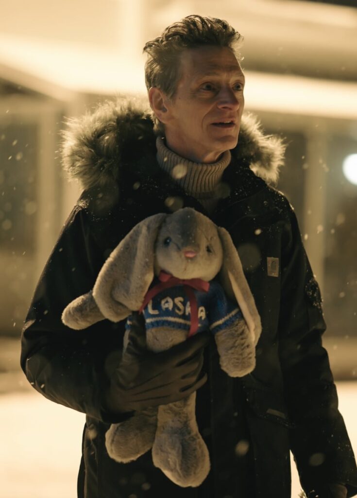 John Hawkes as Hank - True Detective Season 4 Episode 4