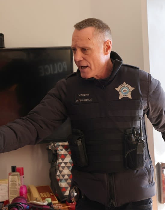 Busting in a Motel - tall - Chicago PD Season 11 Episode 7
