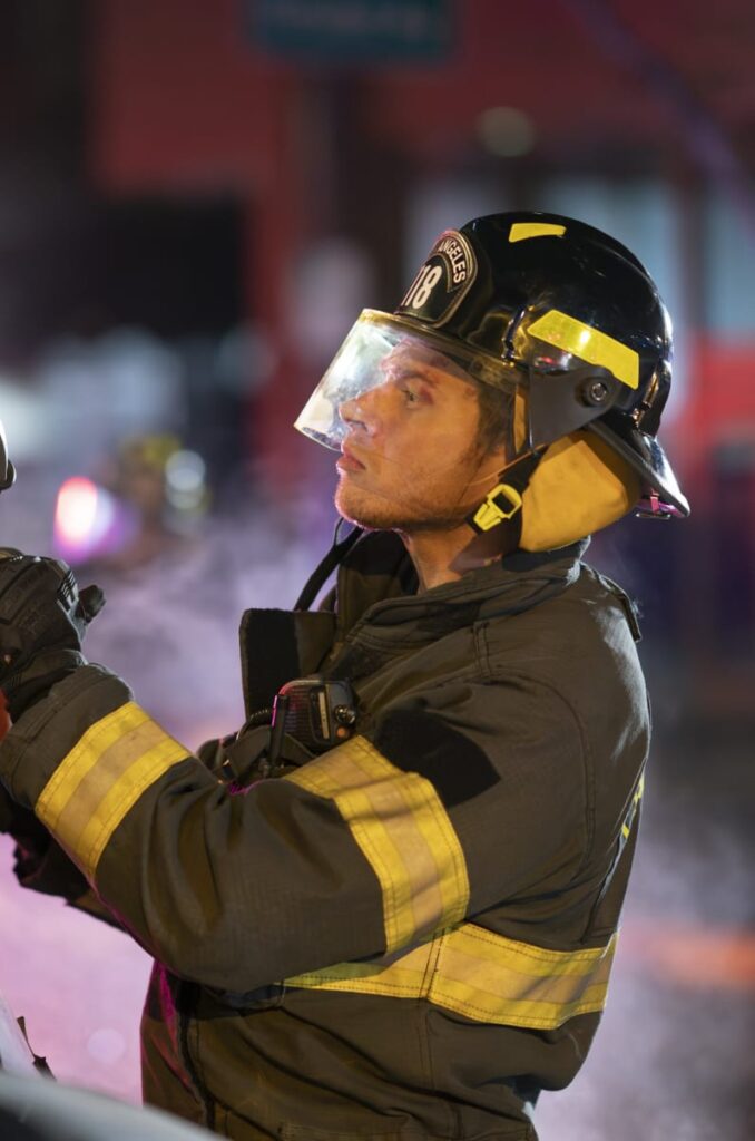 Helping Out - 9-1-1 Season 7 Episode 2