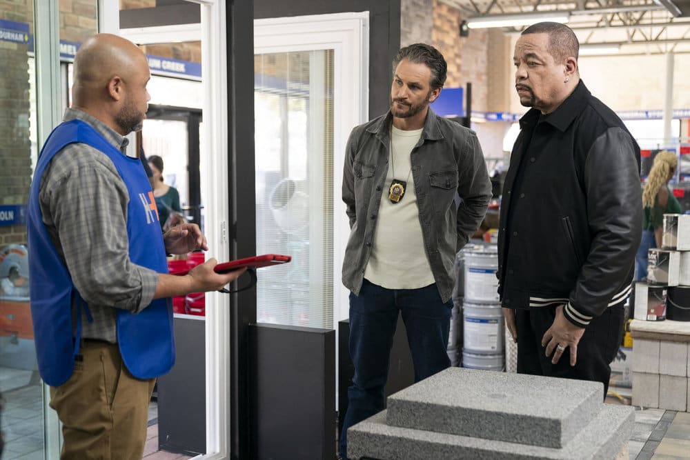 Assault at a Store - Law & Order: SVU Season 25 Episode 13