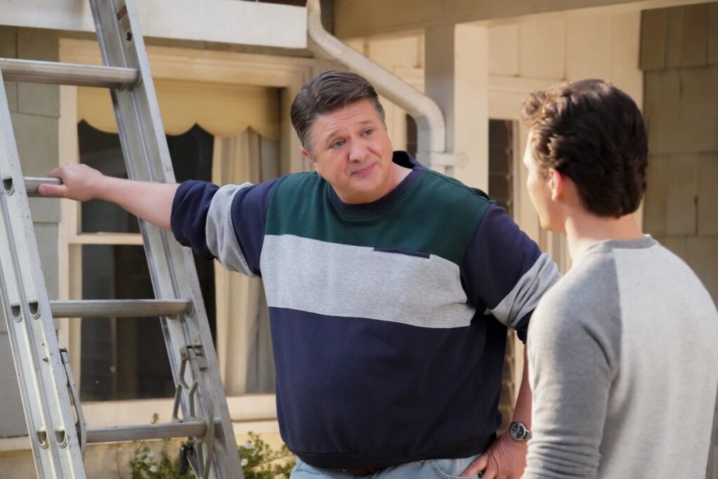 George Fixes The Roof - Young Sheldon