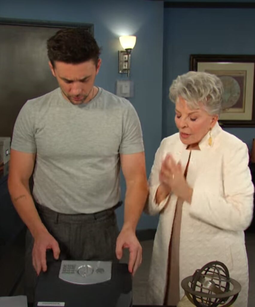 Chad and Julie Get the Safe Deposit Box - DOOL S59 E211 - Days of Our Lives