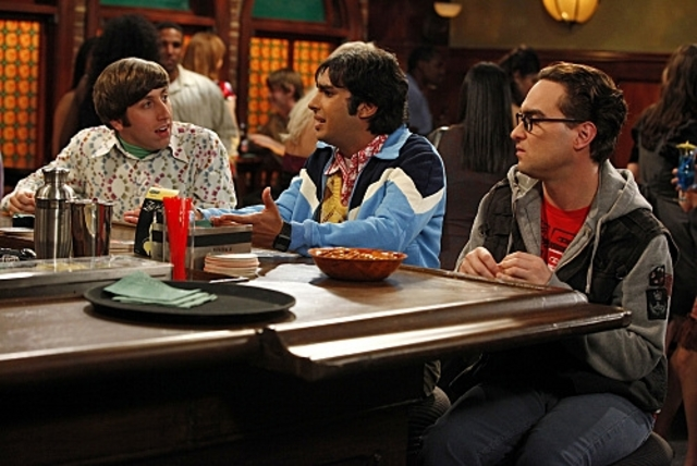 Leonard, Raj and Wolowitz at the Bar