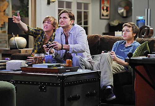 Two and a Half Men Review: It's Momageddon! - TV Fanatic