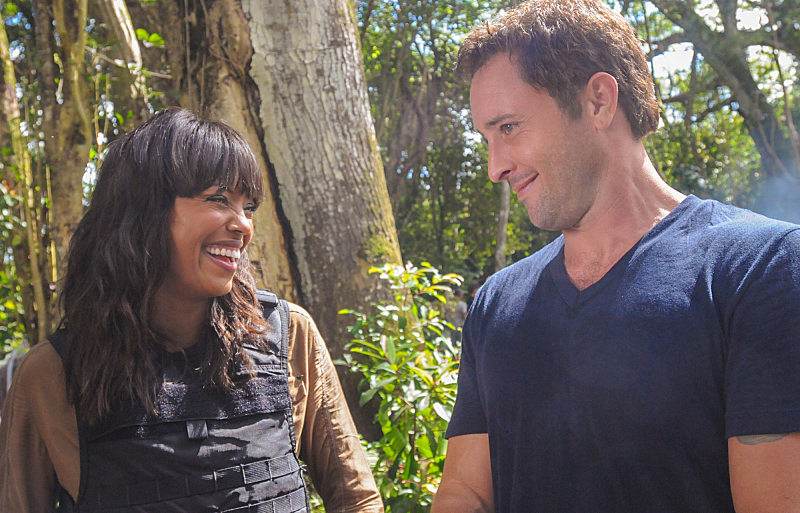 Aisha Tyler on Hawaii Five-0 Set