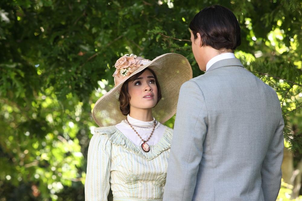 Nicole Gale Anderson on Ravenswood