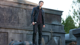 Klaus, Armed
