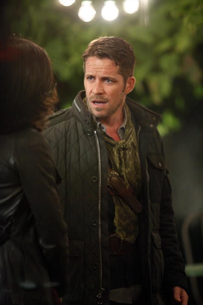 Caught Between Two Lovers - Once Upon a Time Season 4 Episode 1