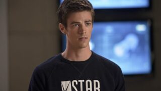 Barry Allen Sporting STAR Labs - The Flash Season 1 Episode 2