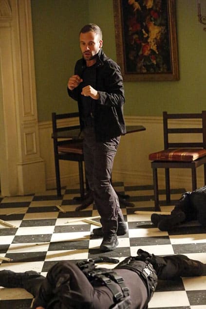 Hunter and Morse in Battle - Agents of S.H.I.E.L.D. Season 2 Episode 6