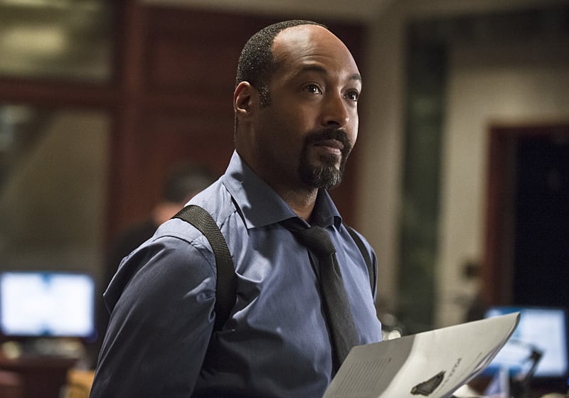 Jesse Martin as Det. Joe West - The Flash Season 1 Episode 2
