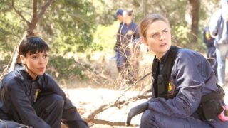 Brennan and Cam Examine Remains Found on the Side of a Road - Bones Season 10 Episode 6