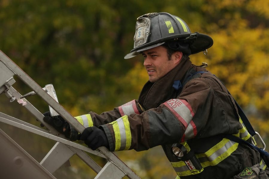 Severide prepares to climb the ladder - Chicago Fire Season 3 Episode 8
