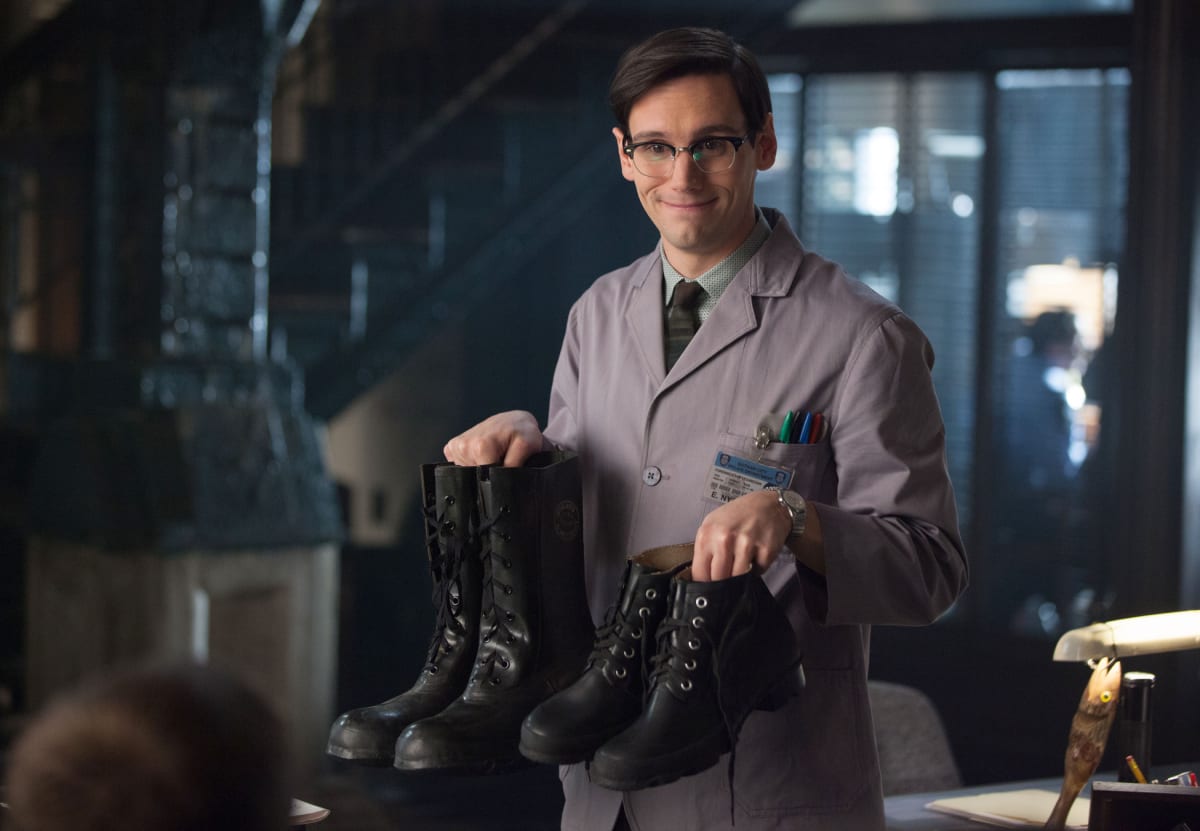 Boots? - Gotham Season 1 Episode 11