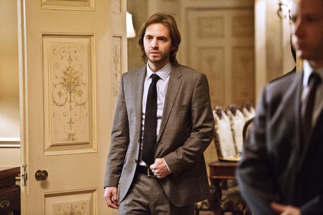 Cole Spots His Target - 12 Monkeys