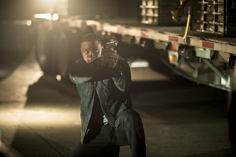Crouching Diggle - Arrow Season 3 Episode 10
