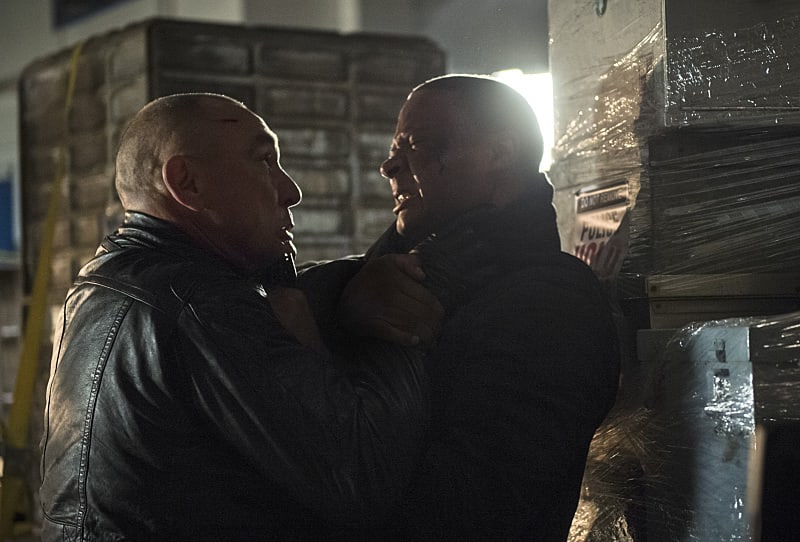 Up Close and Personal - Arrow Season 3 Episode 10
