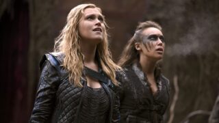 Clarke and Lexa Feel the Heat - The 100 Season 2 Episode 14