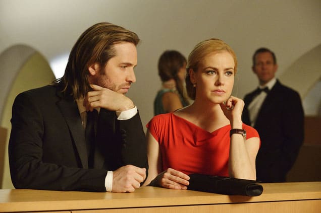 Cole and Cassie Dress Up - 12 Monkeys Season 1 Episode 7