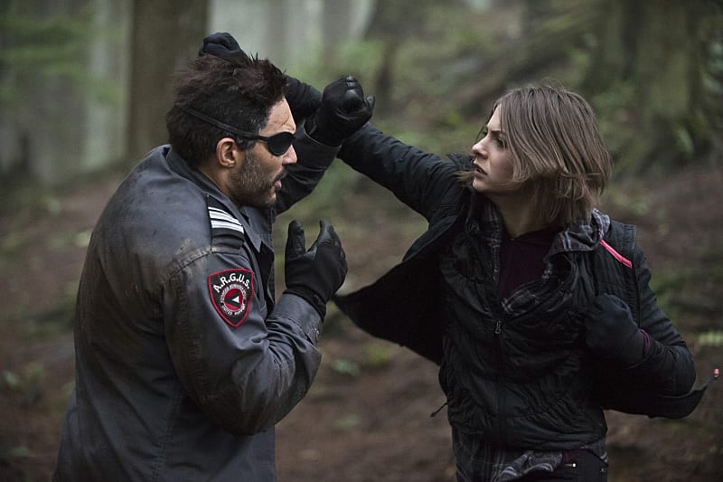 Man to Girl Combat - Arrow Season 3 Episode 14