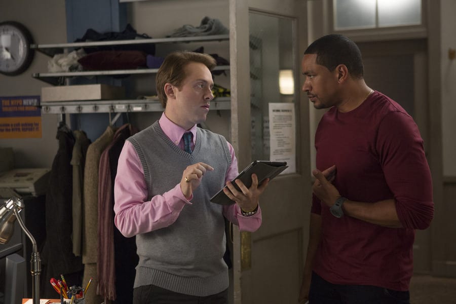 Max does some digging - The Mysteries of Laura Season 1 Episode 16