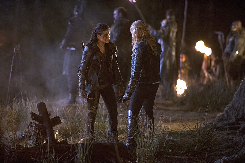 Octavia and Clarke Talk Shop - The 100 Season 2 Episode 14