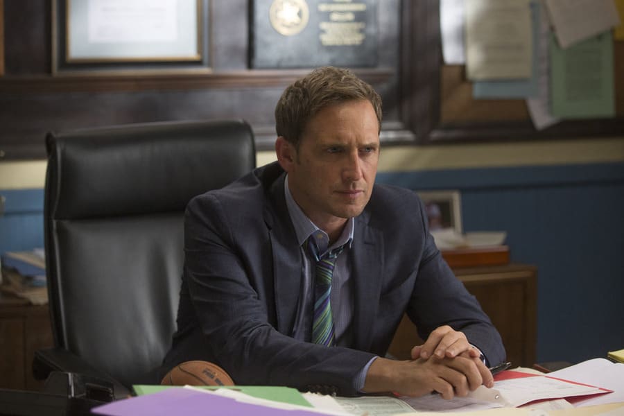 What's Jake thinking of? - The Mysteries of Laura Season 1 Episode 16