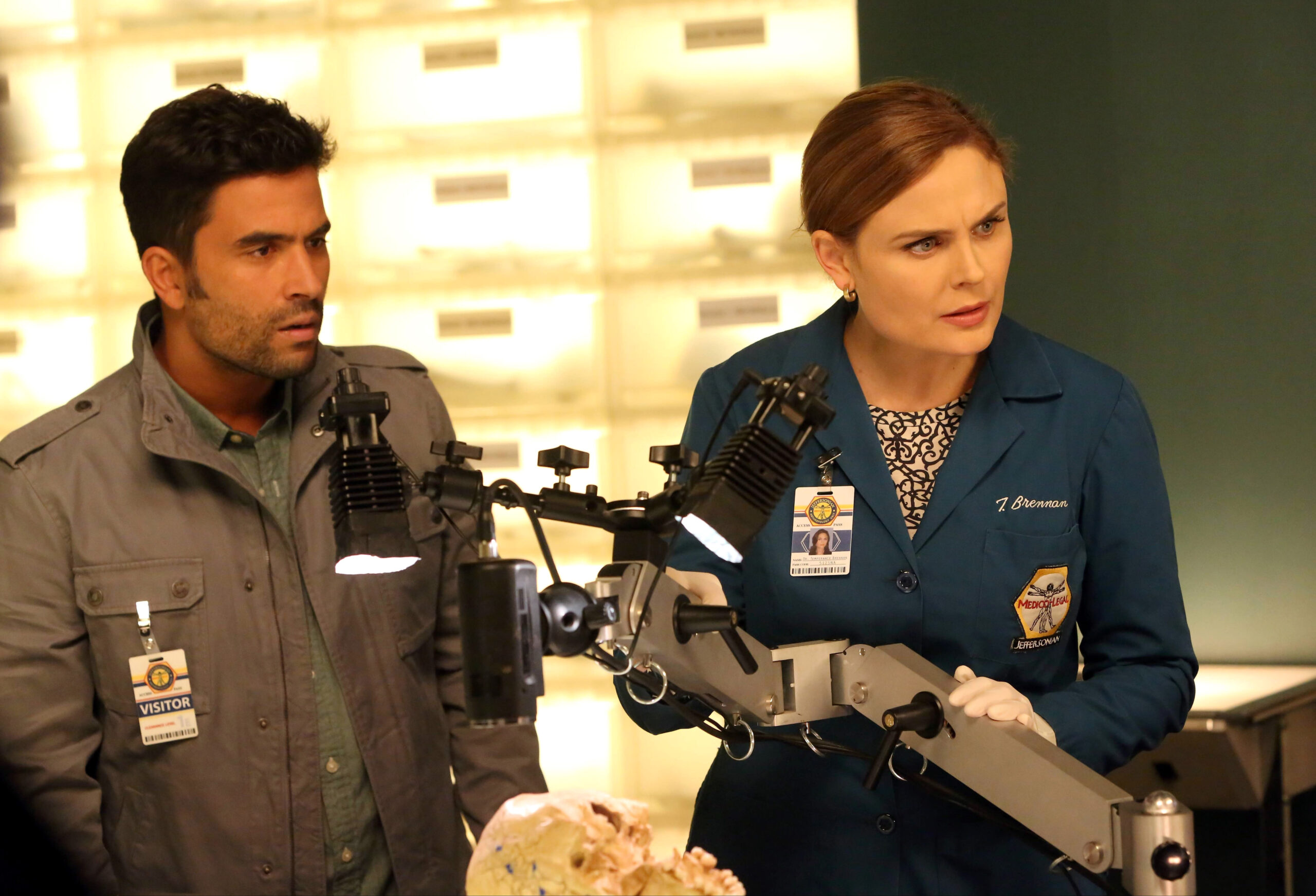 Brennan and Fuentes Examine a Body - Bones