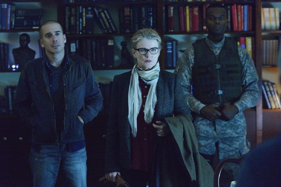 Jones at Operation Spearhead - 12 Monkeys Season 1 Episode 8
