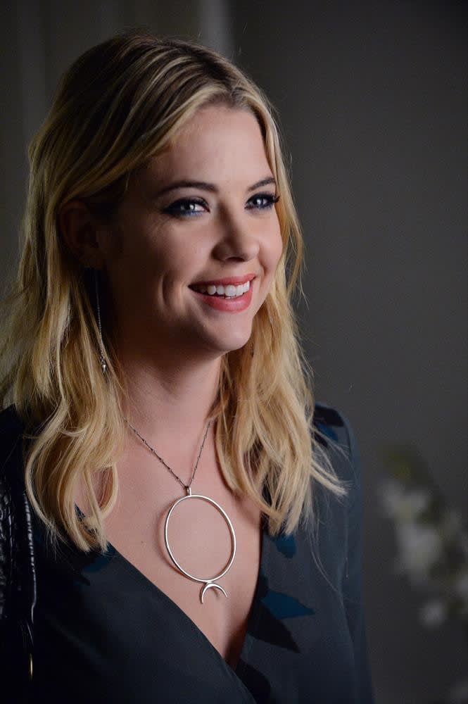 There's That Smile - Pretty Little Liars Season 5 Episode 22
