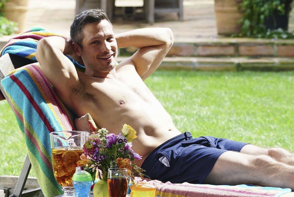 Shirtless Jack Porter - Revenge Season 4 Episode 21