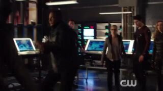 Arrow Season 3 Finale Trailer: Oliver Takes Control!